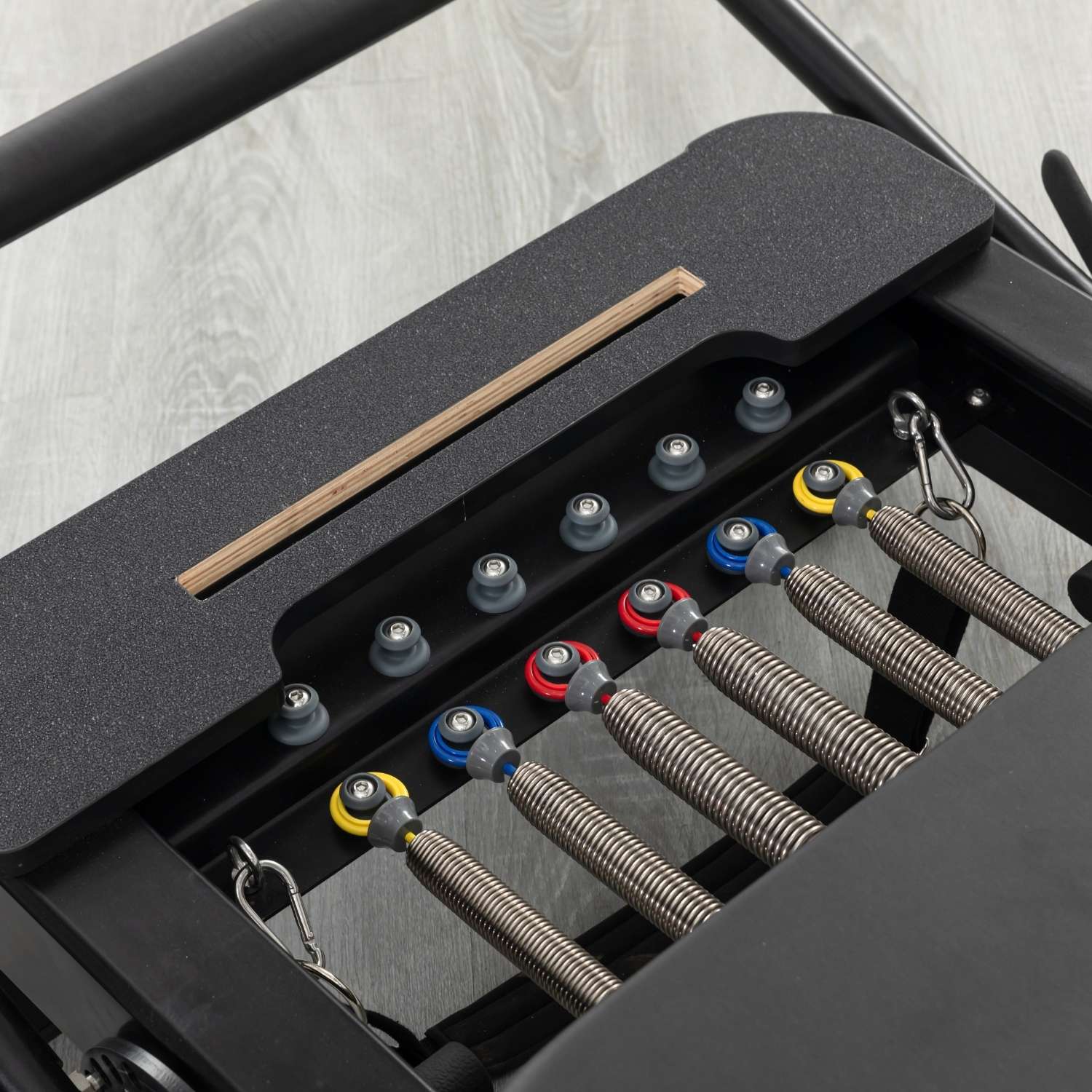 <span class="tsk-title-main">AluFold Reformer</span><br><span class="tsk-product-subtitle" style="display:block;font-size:0.7em;color:#777;font-weight:400;">Foldable aluminium Pilates reformer</span>